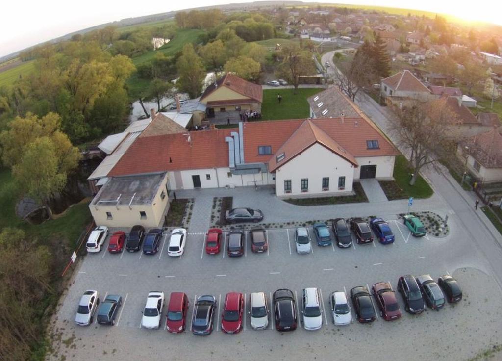 Palenica Jelsovce Hotel Buitenkant foto