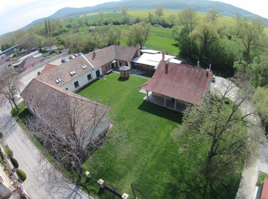 Palenica Jelsovce Hotel Buitenkant foto